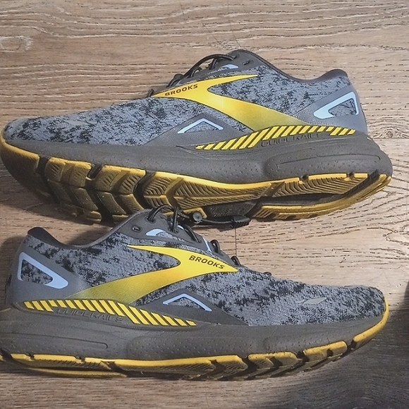 Shoes - Picture 2 of 5